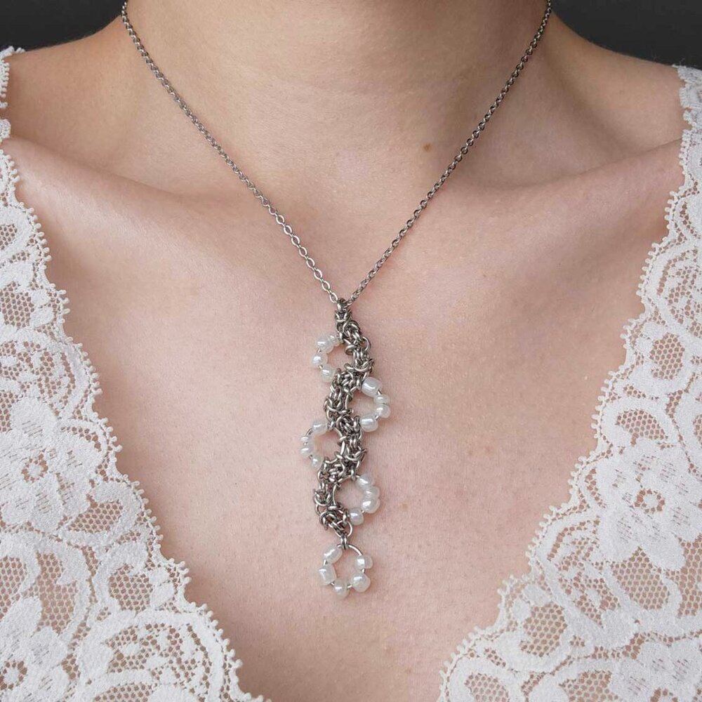 Unique white pearl and silver snake necklace with a small silver chain - Picture 2 of 11